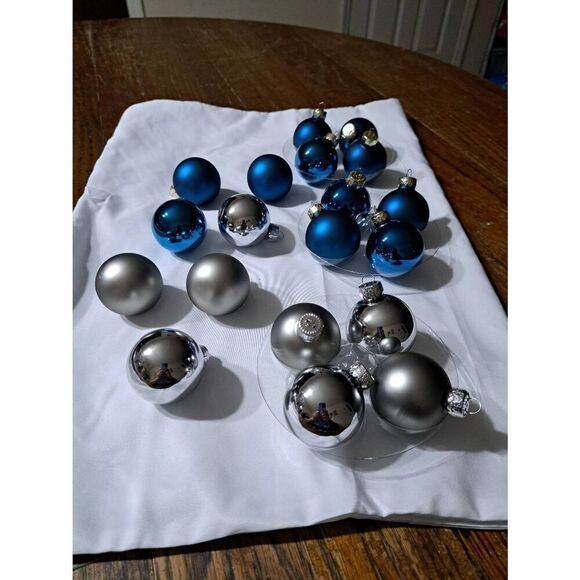 19 The Christmas Shoppe Blue Silver Fig & Magnolia Handcrafted Glass Ornaments - Picture 4 of 7